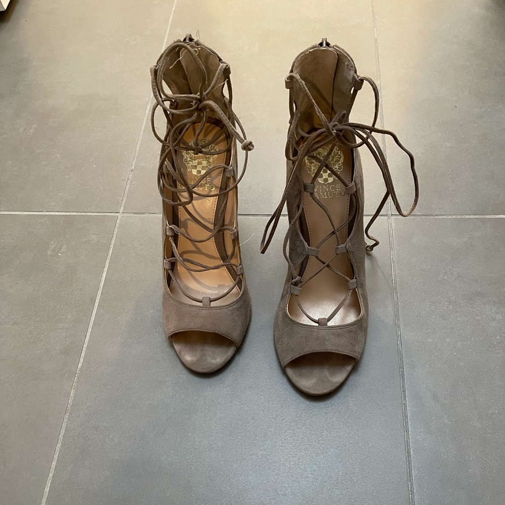 Taupe Vince Camuto lace up heals ✨